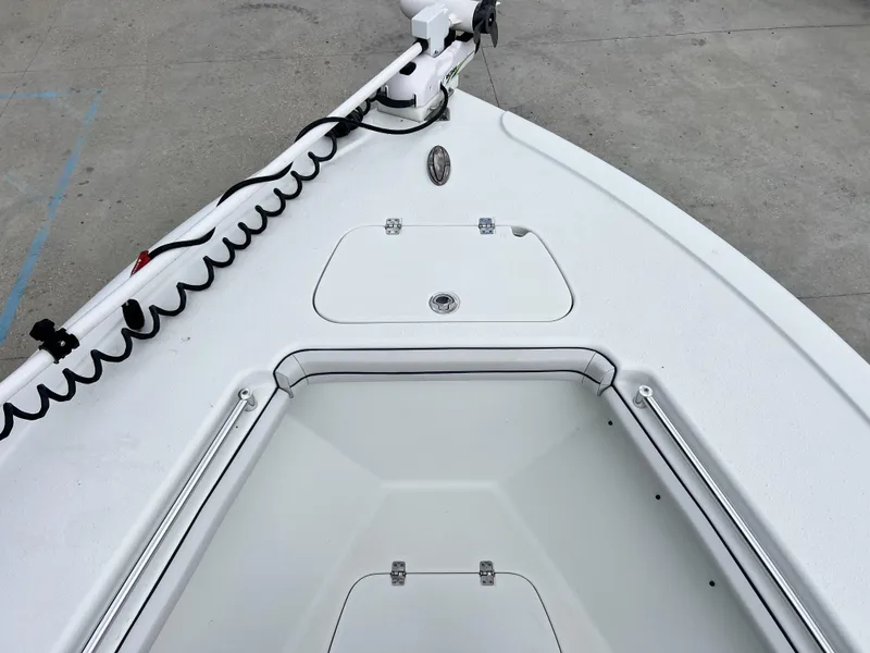 Slide: The Image of Yellowfin 29 Offshore 2018 - 7