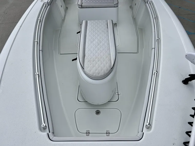 Slide: The Image of Yellowfin 29 Offshore 2018 - 8