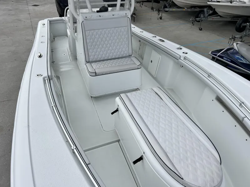 Slide: The Image of Yellowfin 29 Offshore 2018 - 9