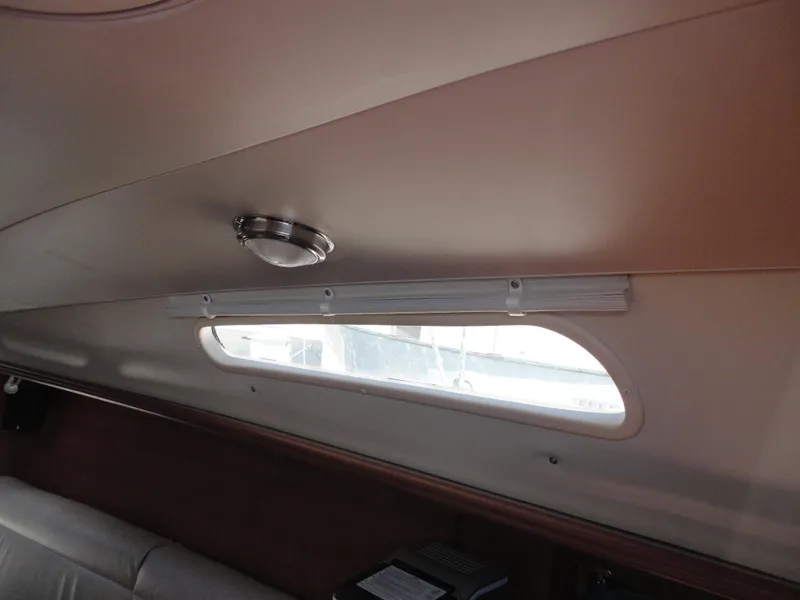 Slide: The Image of Interior of a 2013 Marlow-Hunter Hunter 27 sailboat. - 49