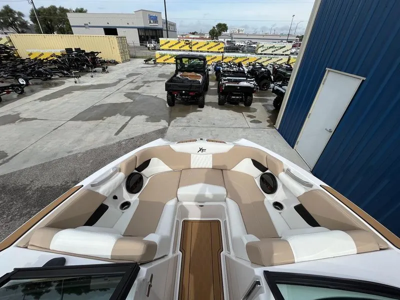 Slide: The Image of 2024 MasterCraft XT20 boat interior with beige and white seating. - 15