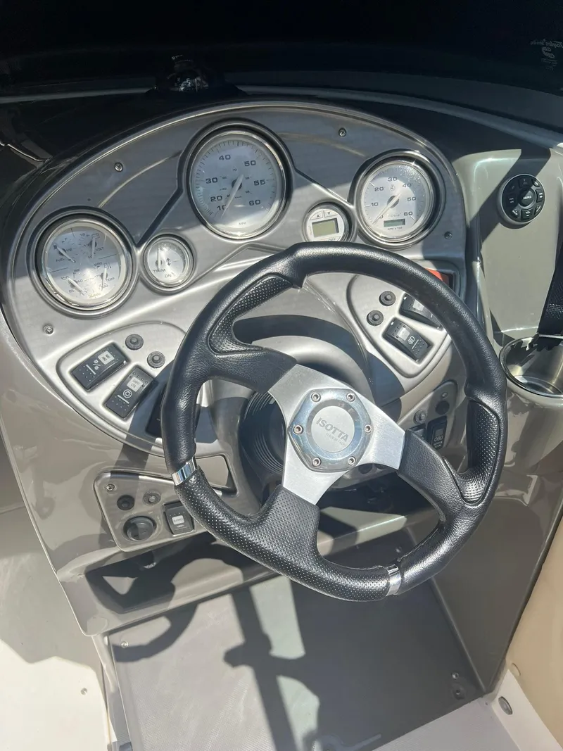 Slide: The Image of Steering console of a 2014 Rinker 246 Captiva Bowrider boat. - 11
