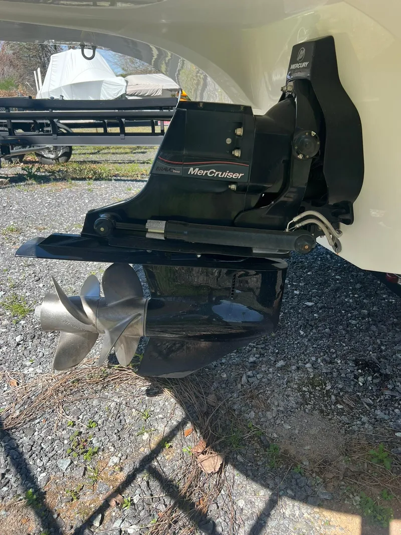 Slide: The Image of 2014 Rinker 246 Captiva Bowrider with MerCruiser outdrive. - 20