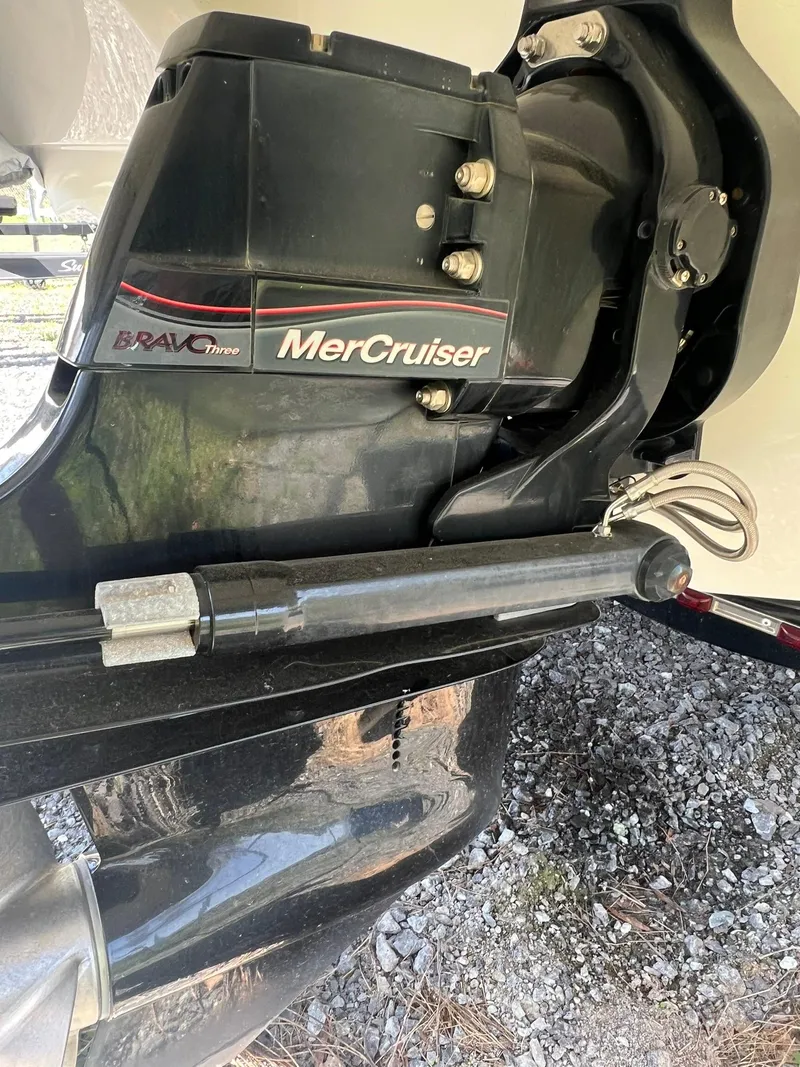 Slide: The Image of 2014 Rinker 246 Captiva Bowrider with MerCruiser Bravo Three outdrive. - 22