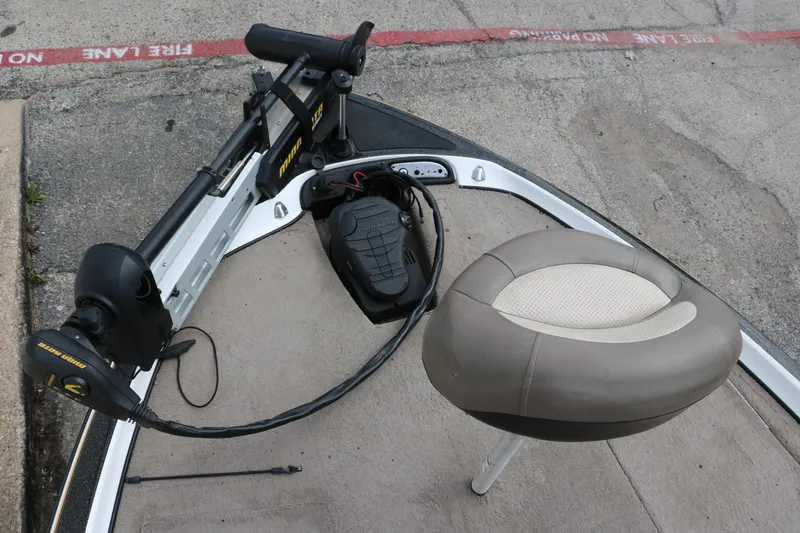 Slide: The Image of 2007 Nitro NX 591 DC boat with trolling motor and seat. - 18