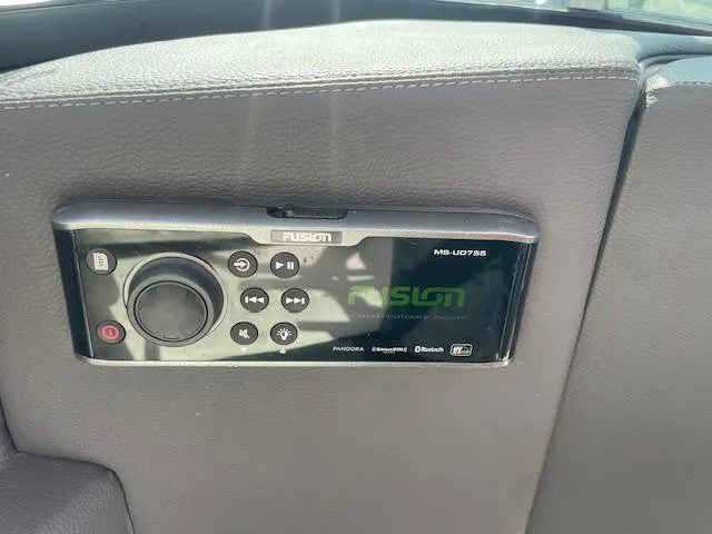 Slide: The Image of Regal 2800 2020 - 50