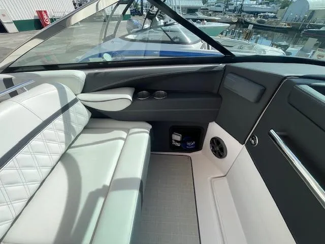 Slide: The Image of Regal 2800 2020 - 51