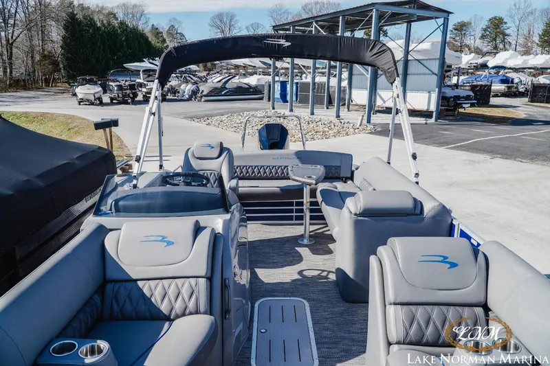 Slide: The Image of 2023 Bennington 24LXSB pontoon boat at Lake Norman Marina. - 12