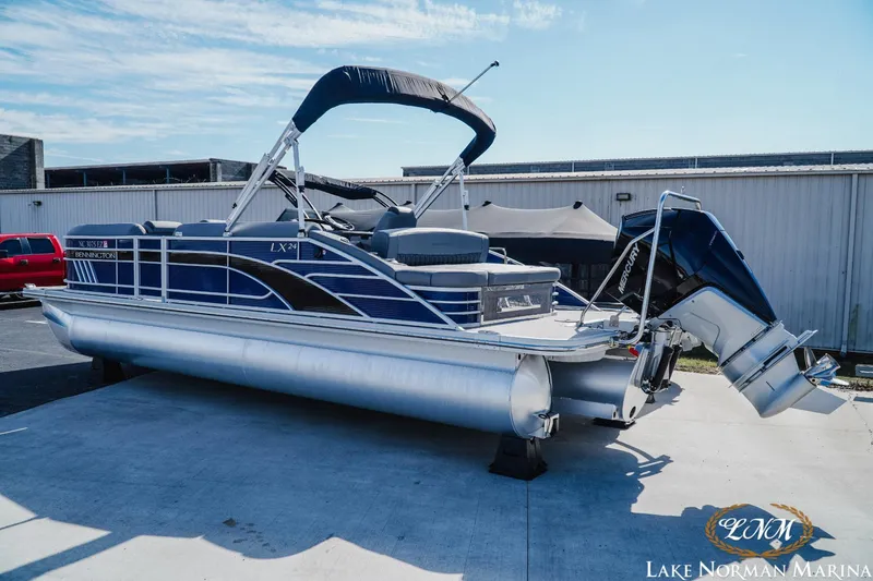 Slide: The Image of 2023 Bennington 24LXSB pontoon boat at Lake Norman Marina. - 3