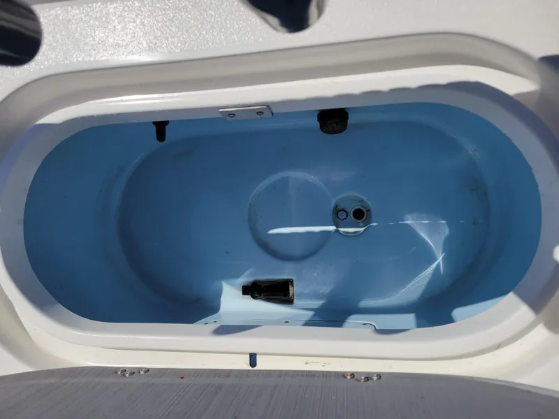 Slide: The Image of Livewell compartment of a 2022 Turner Boatworks 2500 VS boat. - 19