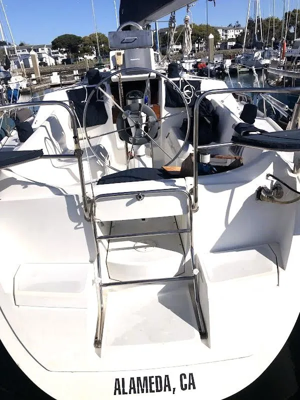 Slide: The Image of 1990 Hunter Vision 32 sailboat docked in Alameda, CA marina. - 4