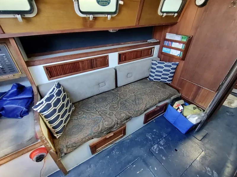 Slide: The Image of Endeavour 32 Sloop 1979 - 50