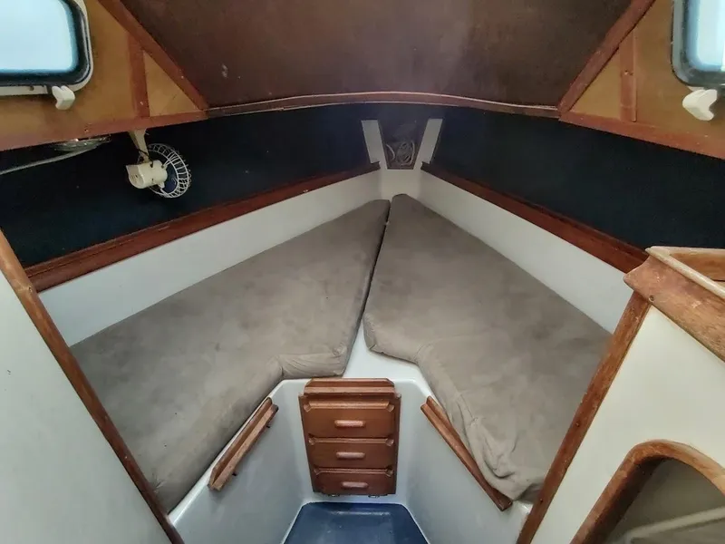 Slide: The Image of Endeavour 32 Sloop 1979 - 55