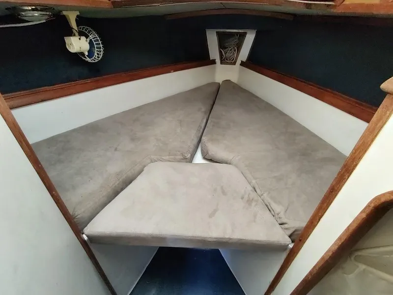 Slide: The Image of Endeavour 32 Sloop 1979 - 56