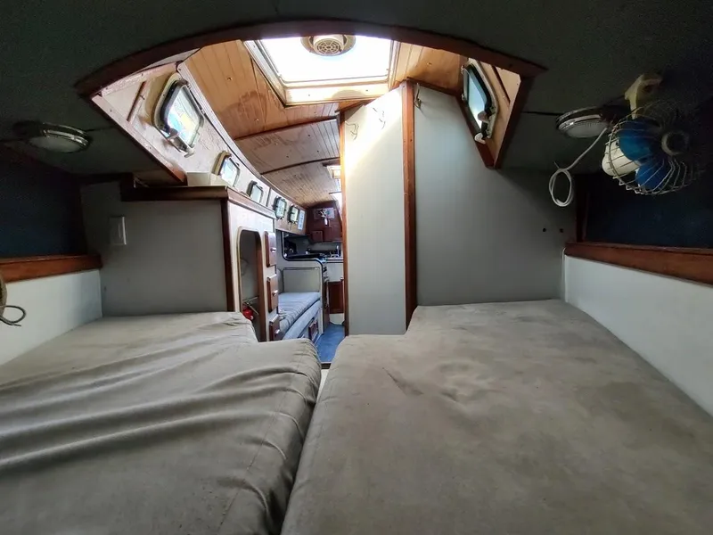 Slide: The Image of Endeavour 32 Sloop 1979 - 58