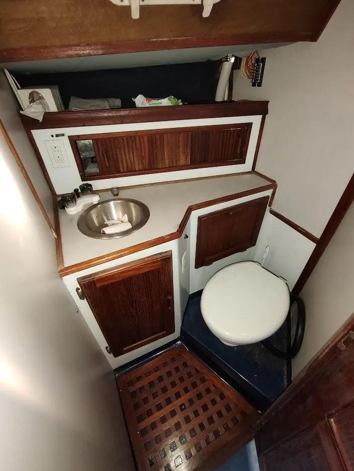 Slide: The Image of Endeavour 32 Sloop 1979 - 60