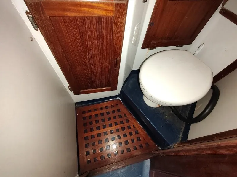 Slide: The Image of Endeavour 32 Sloop 1979 - 63