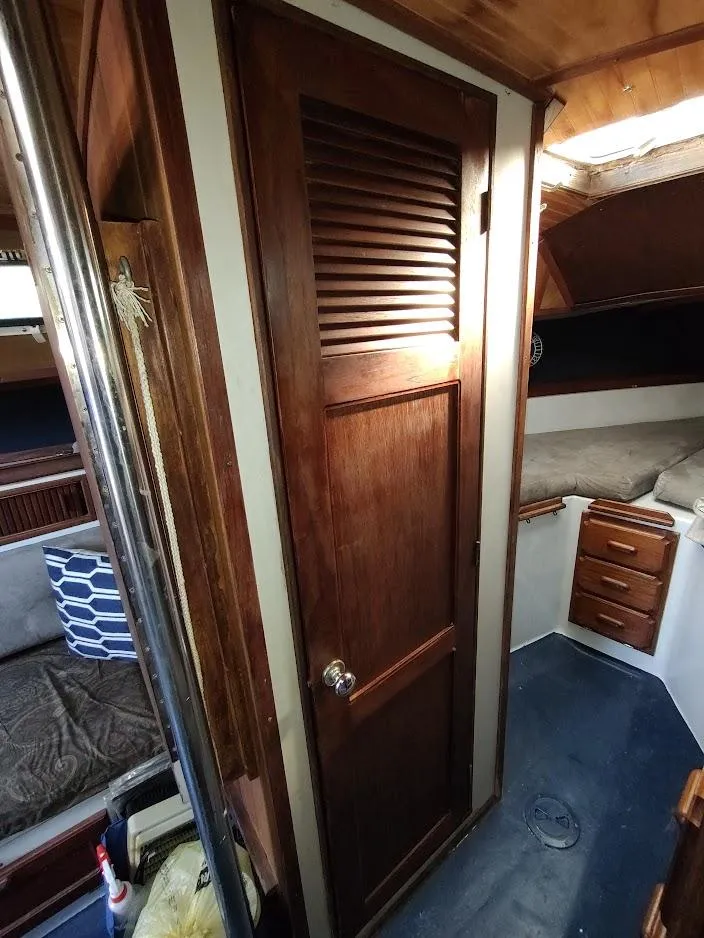 Slide: The Image of Endeavour 32 Sloop 1979 - 64