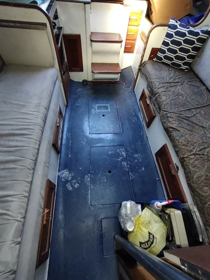 Slide: The Image of Endeavour 32 Sloop 1979 - 65