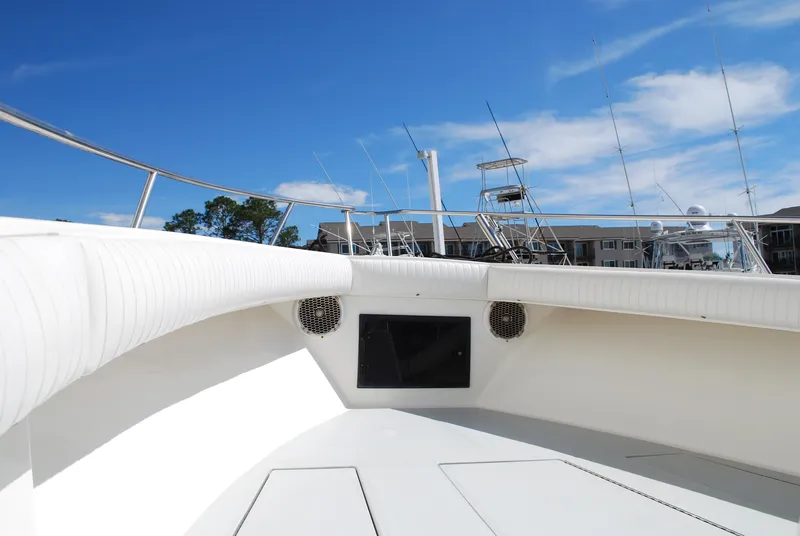 Slide: The Image of 1996 Regulator 26 Classic boat deck with seating and fishing rods. - 29