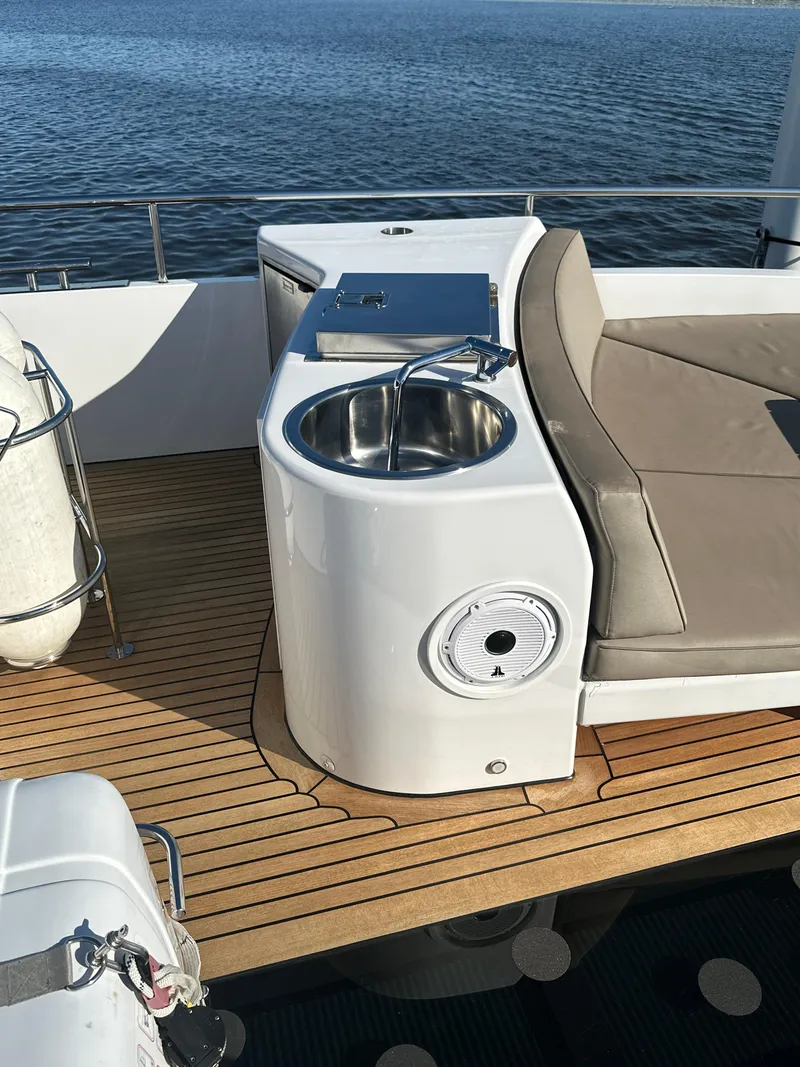 Slide: The Image of Van der Valk BeachClub 600 yacht deck with sink and seating, 2019 model. - 45