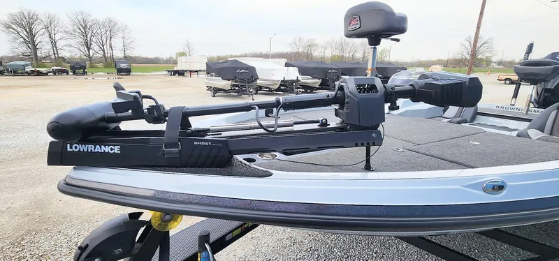 Slide: The Image of 2022 Ranger Z519 boat with Lowrance trolling motor in a parking area. - 3
