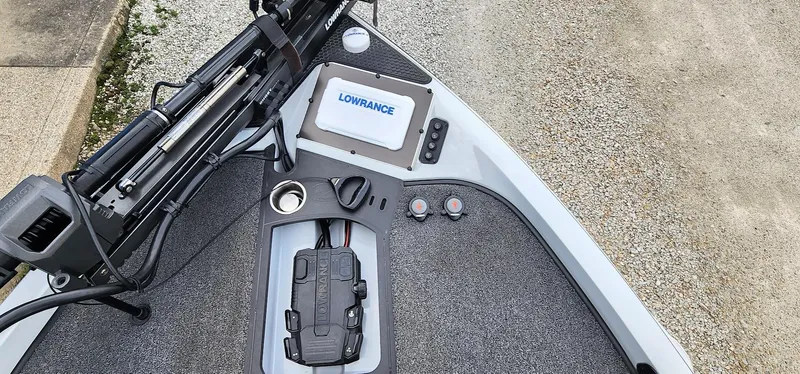 Slide: The Image of 2022 Ranger Z519 boat dashboard with Lowrance electronics and control panel. - 5
