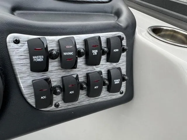 Slide: The Image of Flagship D22U 2023 - 20