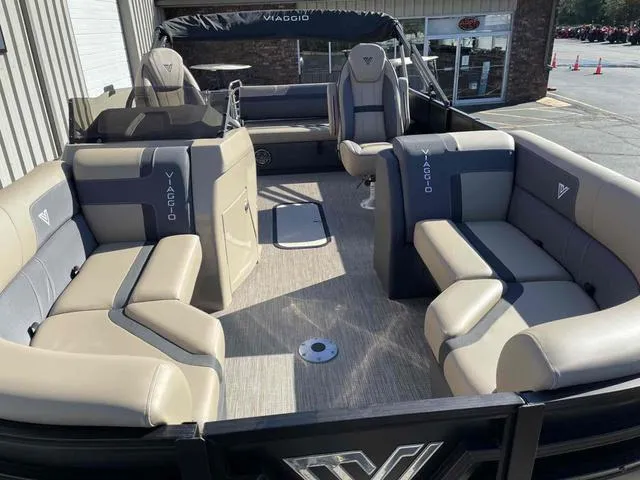 Slide: The Image of Viaggio X22S-TRITOON 2024 - 11