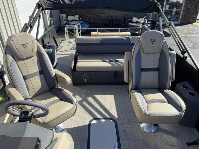 Slide: The Image of Viaggio X22S-TRITOON 2024 - 13