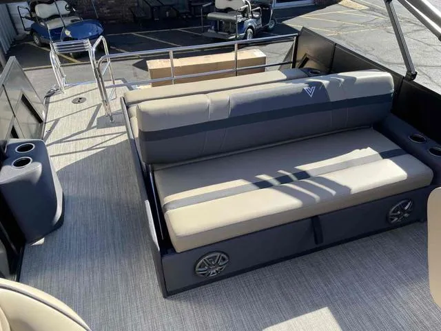 Slide: The Image of Viaggio X22S-TRITOON 2024 - 14