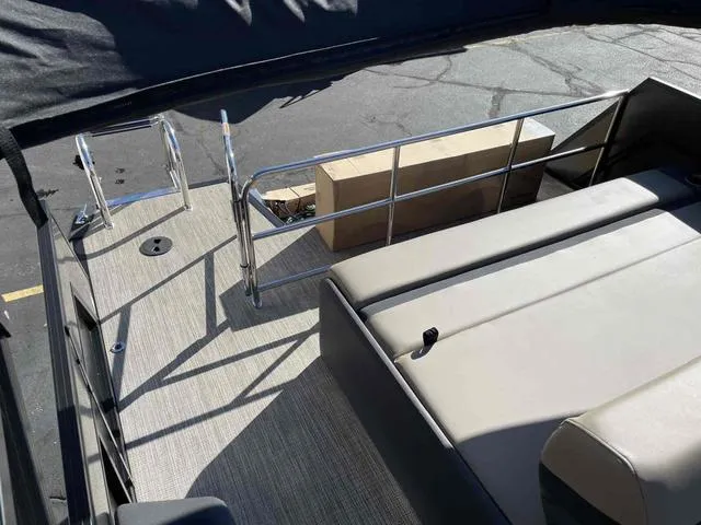 Slide: The Image of Viaggio X22S-TRITOON 2024 - 15