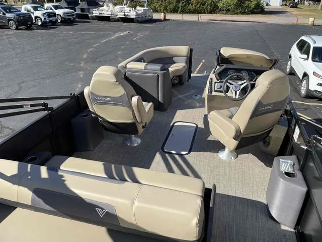 Slide: The Image of Viaggio X22S-TRITOON 2024 - 16