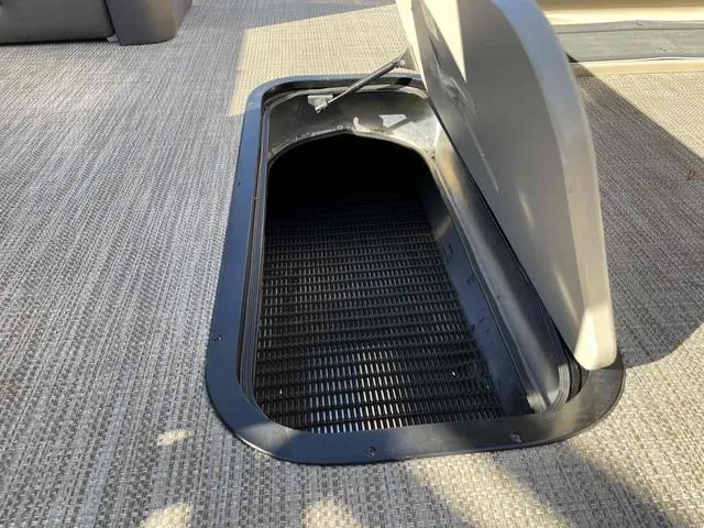 Slide: The Image of Viaggio X22S-TRITOON 2024 - 21