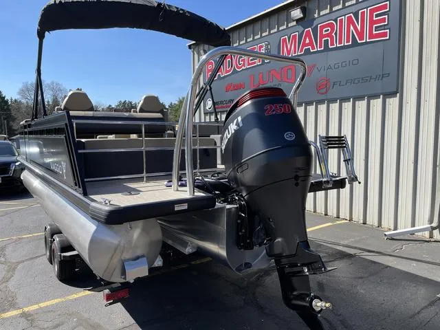 Slide: The Image of Viaggio X22S-TRITOON 2024 - 9