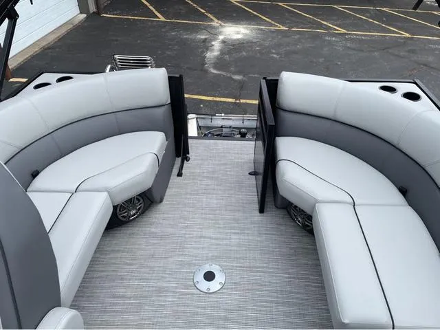 Slide: The Image of Viaggio V18U 2024 - 10