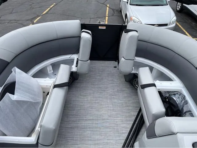 Slide: The Image of Viaggio V18U 2024 - 15