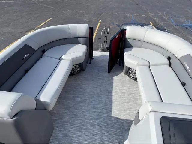 Slide: The Image of Viaggio V22U 2024 - 17