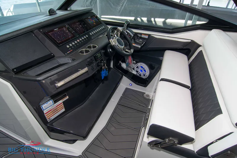 Slide: The Image of Monterey 378SS Super Sport 2022 - 51