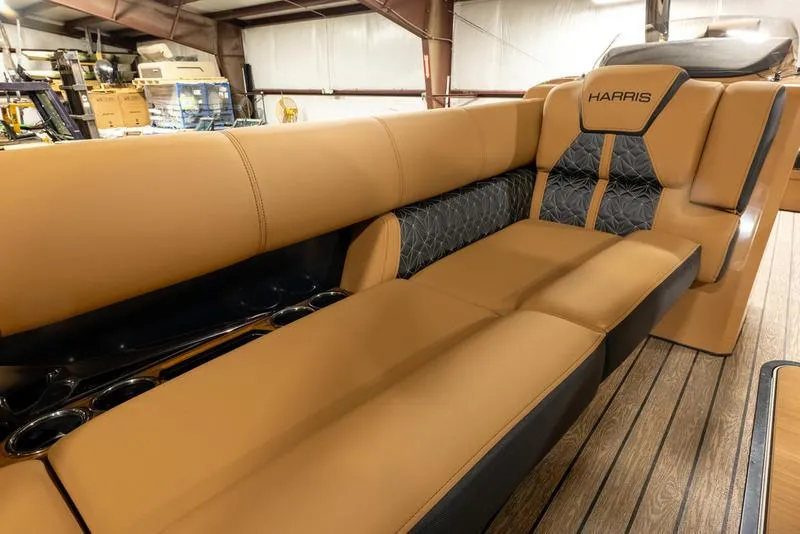 Slide: The Image of Harris Grand Mariner 250 SL 2024 - 17