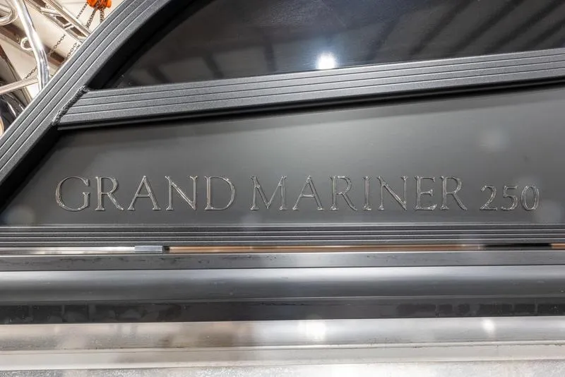 Slide: The Image of Harris Grand Mariner 250 SL 2024 - 19