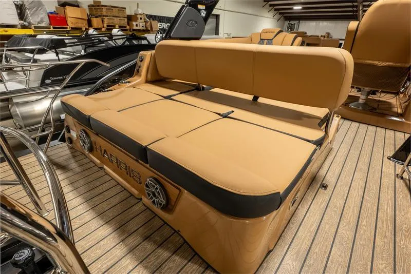 Slide: The Image of Harris Grand Mariner 250 SL 2024 - 25