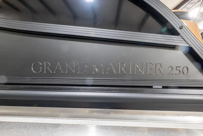 Slide: The Image of Harris Grand Mariner 250 SL 2024 - 28