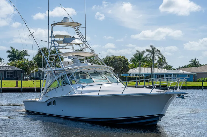 Slide: The Image of 2005 Albemarle 410 boat on a sunny day in a residential canal. - 15