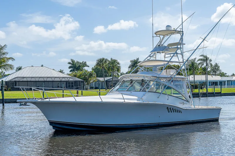 Slide: The Image of 2005 Albemarle 410 boat on a sunny day in a marina. - 19