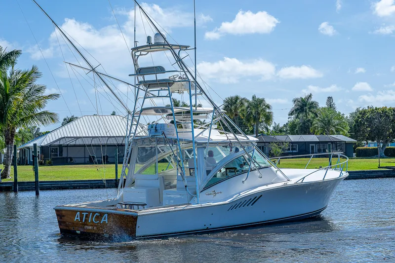 Slide: The Image of 2005 Albemarle 410 boat on a sunny day in a calm marina. - 9