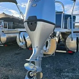 Slide: The Image of Avalon VENTURE QUAD LOUNGE TRI-TOON 2024 - 5