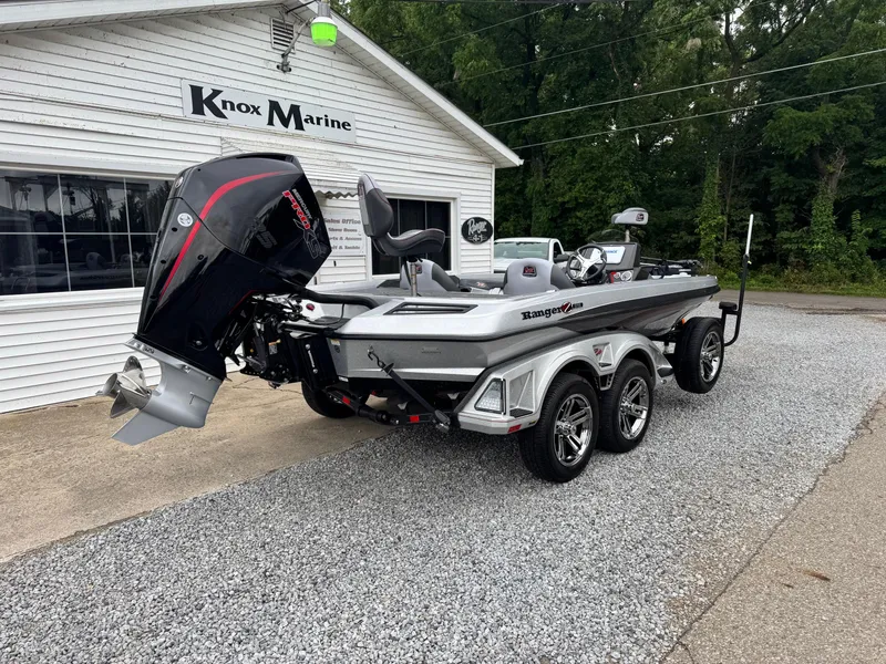 Slide: The Image of 2024 Ranger Z519C boat at Knox Marine dealership, featuring sleek design and powerful engine. - 3