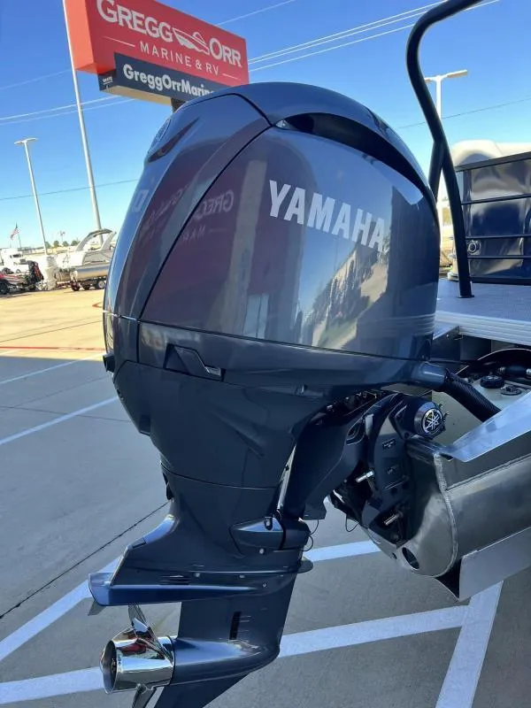 Slide: The Image of 2024 Veranda VISTA VIEW 22RC with Yamaha outboard motor at Gregg Orr Marine & RV. - 18