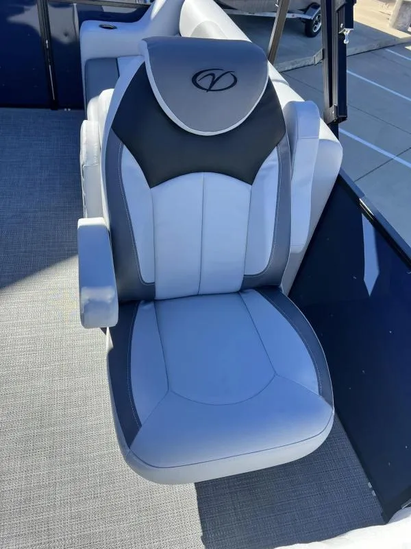 Slide: The Image of Captain's chair on 2024 Veranda VISTA VIEW 22RC pontoon boat. - 4